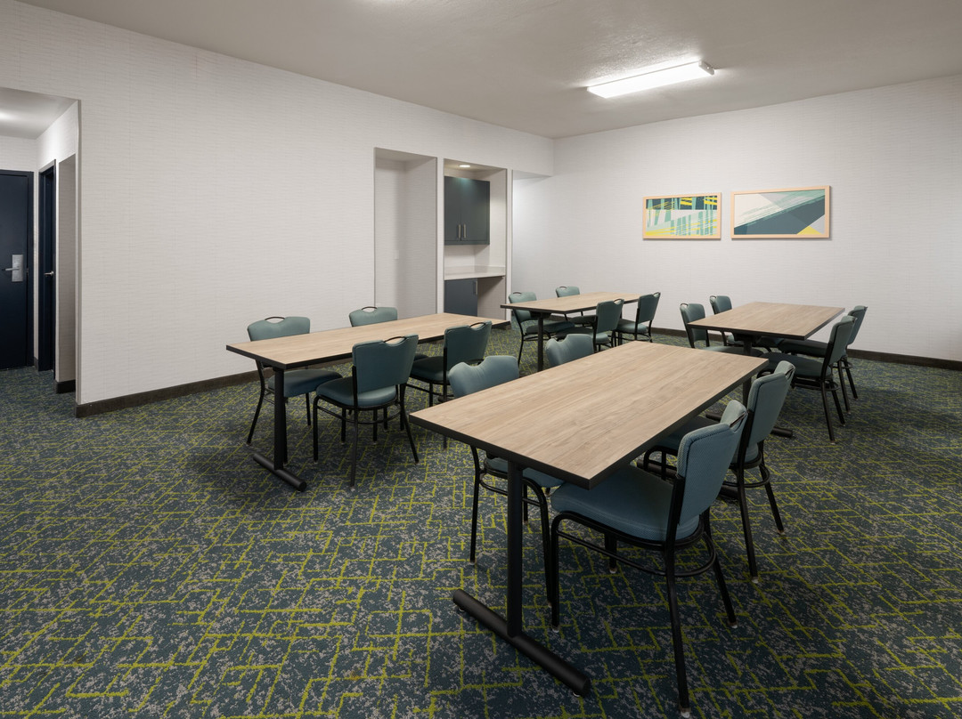 Spark by Hilton Decatur主图