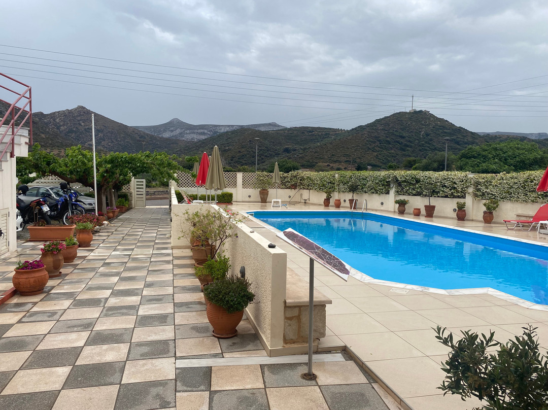 Hiona Holiday Hotel主图