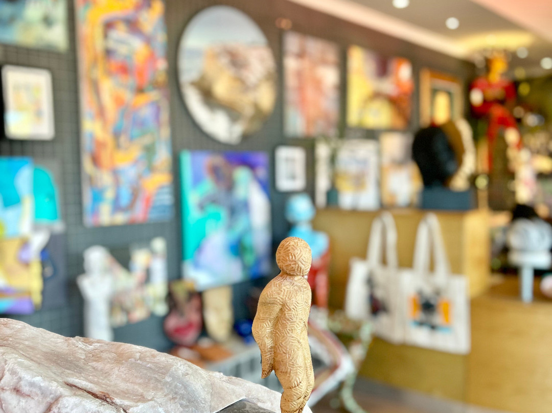 Lady in Red - Galeria de Arte-波尔蒂芒必去景点