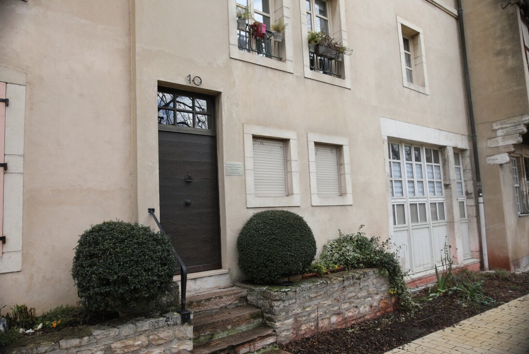 Place Louis Armand Calliat-索恩河畔沙隆必去景点
