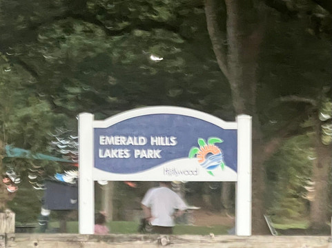 Emerald Hills Lakes Park-好莱坞必去景点