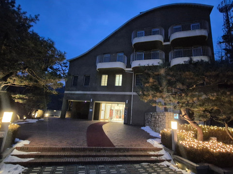 Hotel West of Canaan