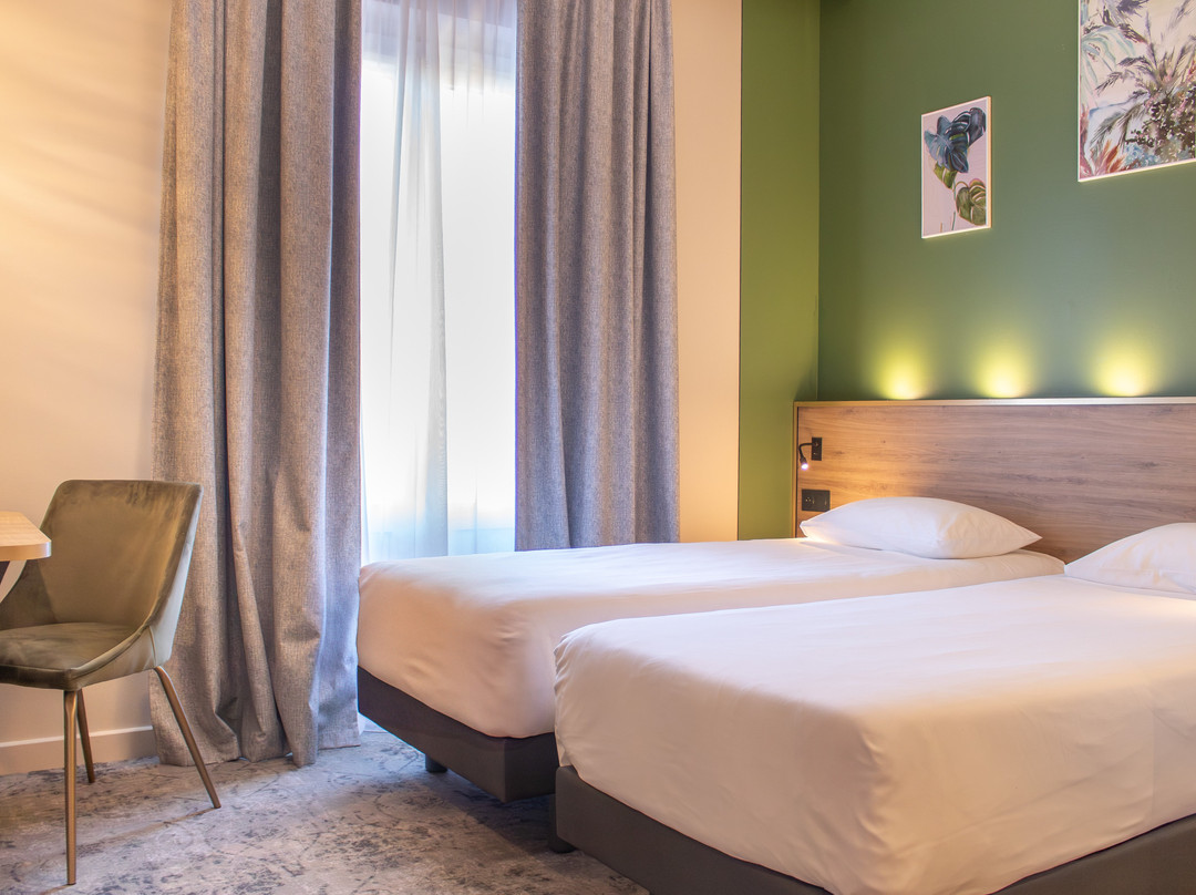 法国卡奥尔布里特酒店主图