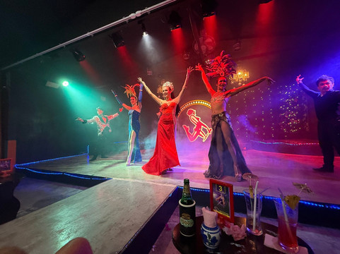 Moo Moo Cabaret show bar-拉克山必去景点