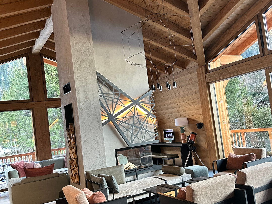 Girl Powder Mountain Retreats-霞慕尼必去景点