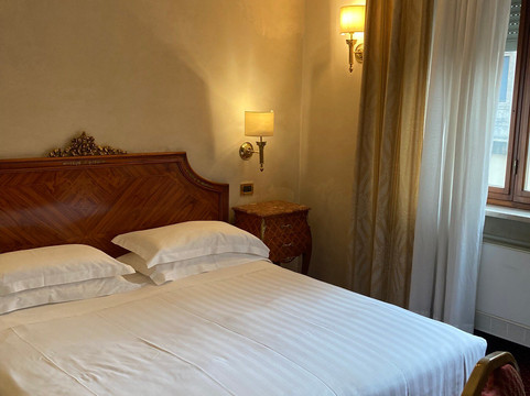 斯坦达尔酒店主图