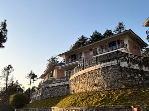 瑟琳尼度假村主图