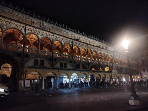 Piazza delle Erbe-帕多瓦必去景点