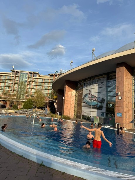 布达佩斯水世界度假村-官方