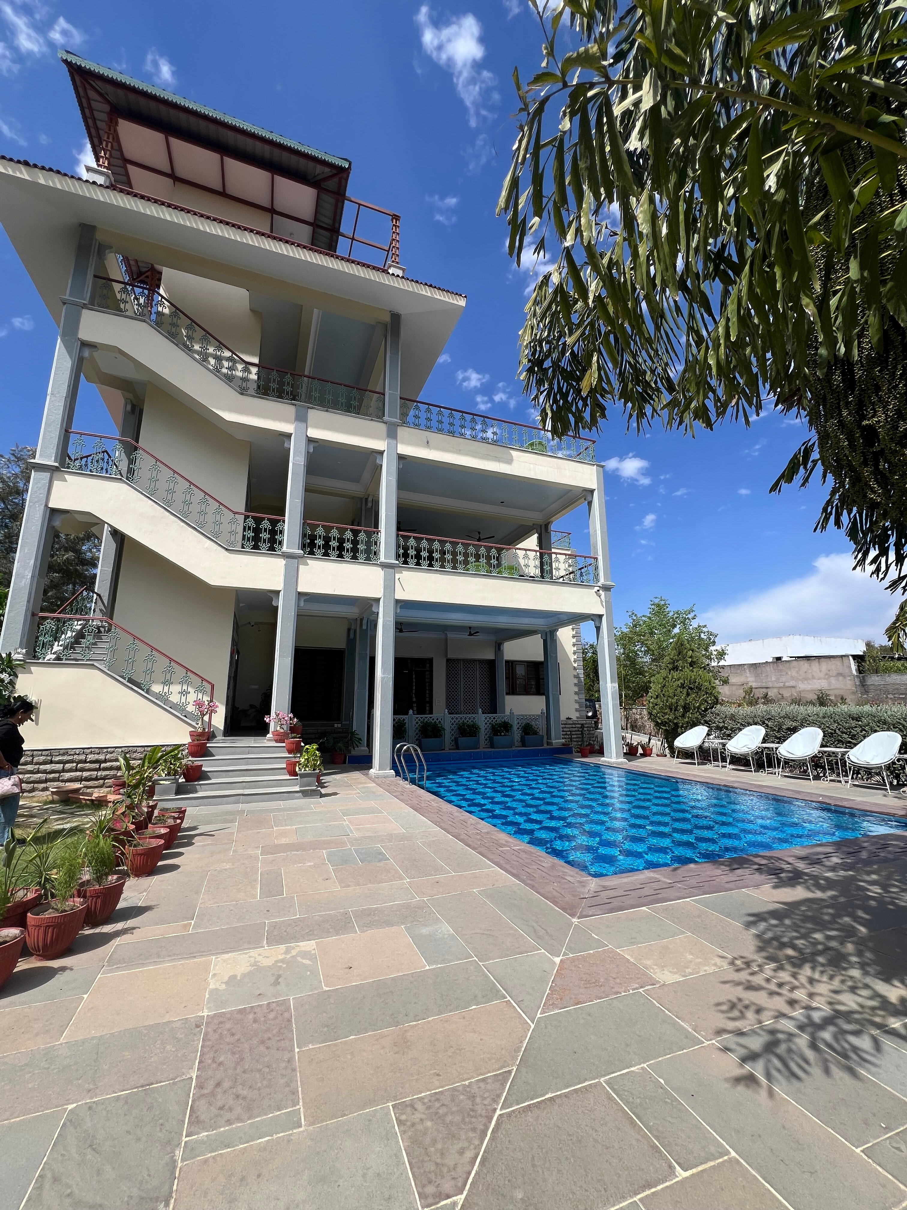 第利浦尼瓦斯旅馆-官方