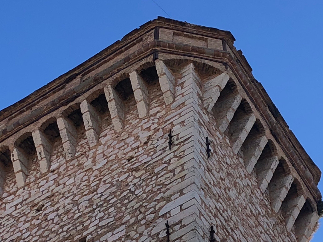 Torre Dell'orologio-Trevi必去景点