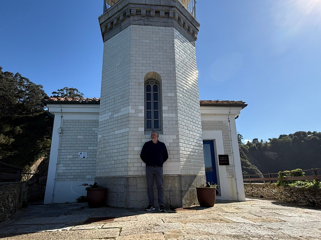 Faro de Cudillero-库迪列罗必去景点