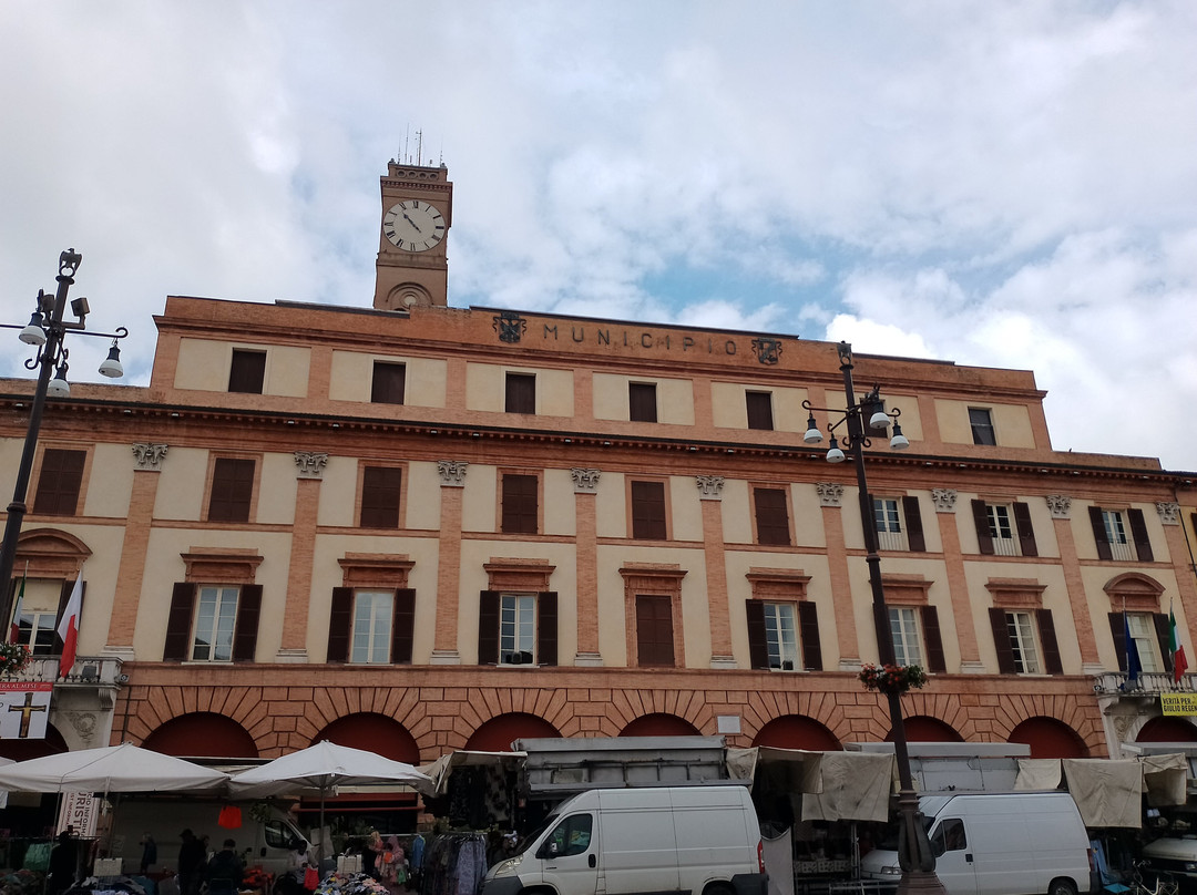 Piazza Aurelio Saffi-弗利必去景点