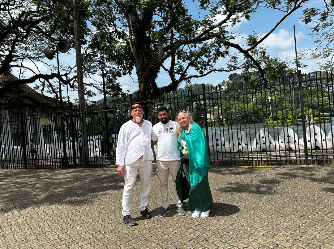 Dinu Ceylon Tours