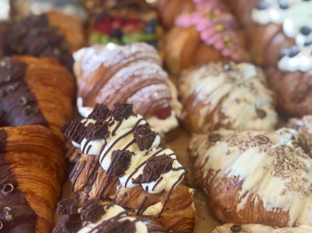 Cremia Cafeteria Gelateria Bakery