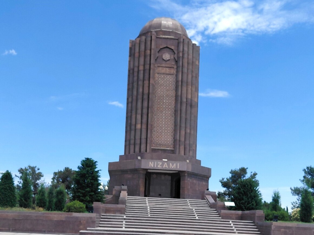 Nizami Ganjavi Mausoleum-占贾必去景点