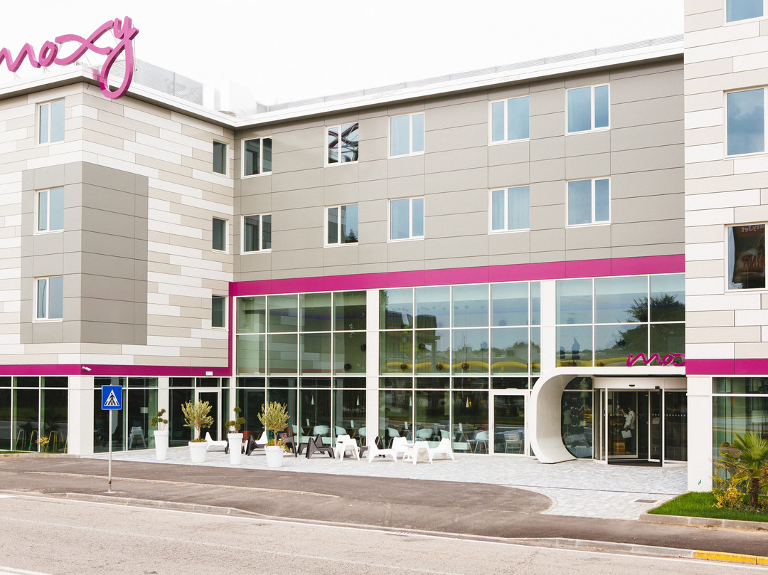 米兰马尔彭萨机场 MOXY 酒店