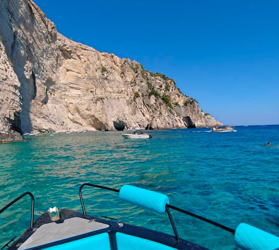 Fioro Boat Rentals-Agios Sostis必去景点