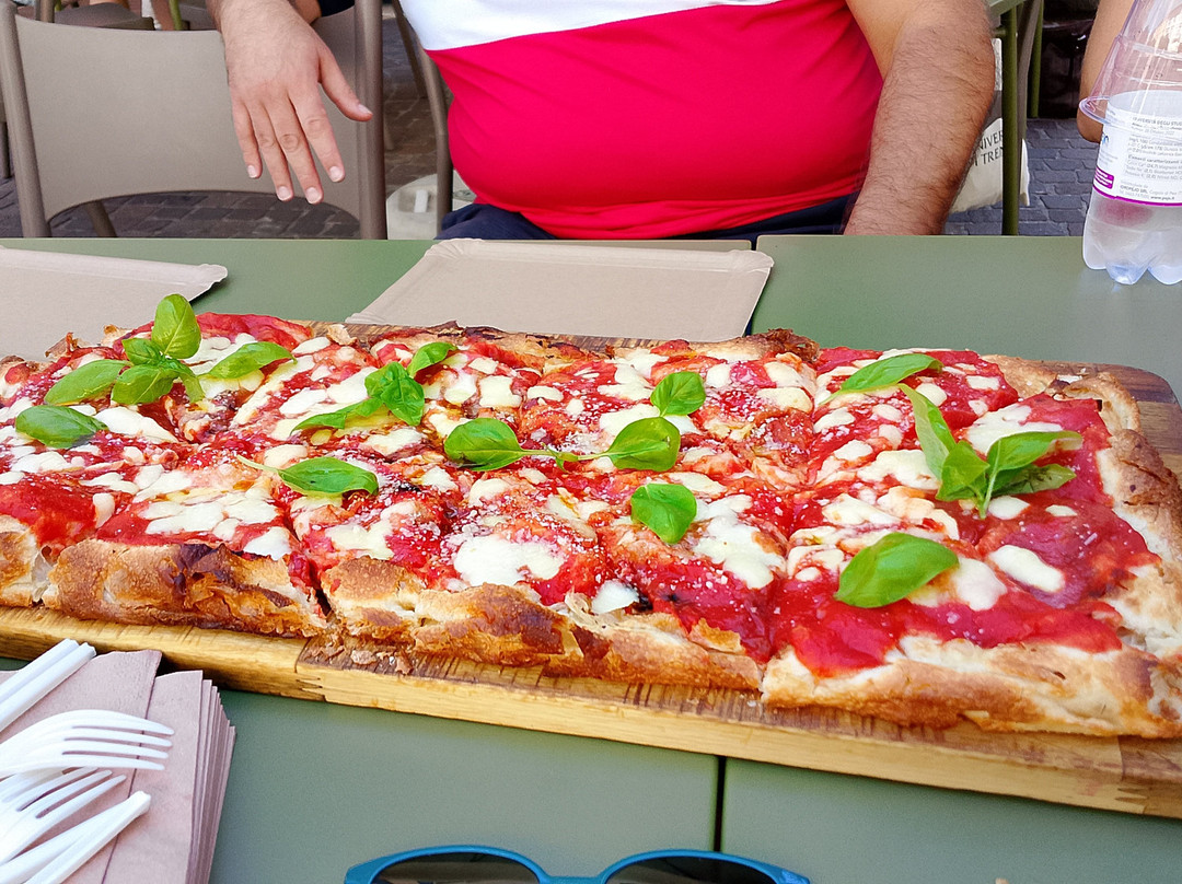 Basil Pizza Alla Pala