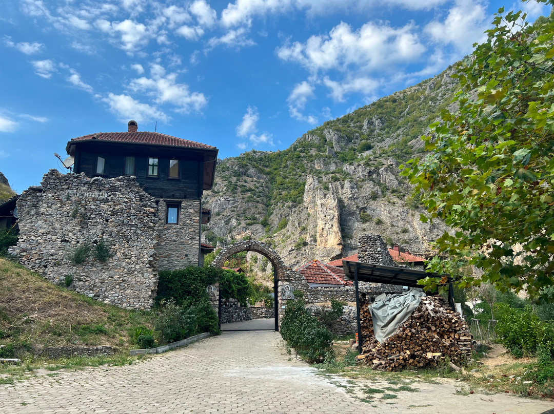 Holy Archangels Monastery-普里兹伦必去景点