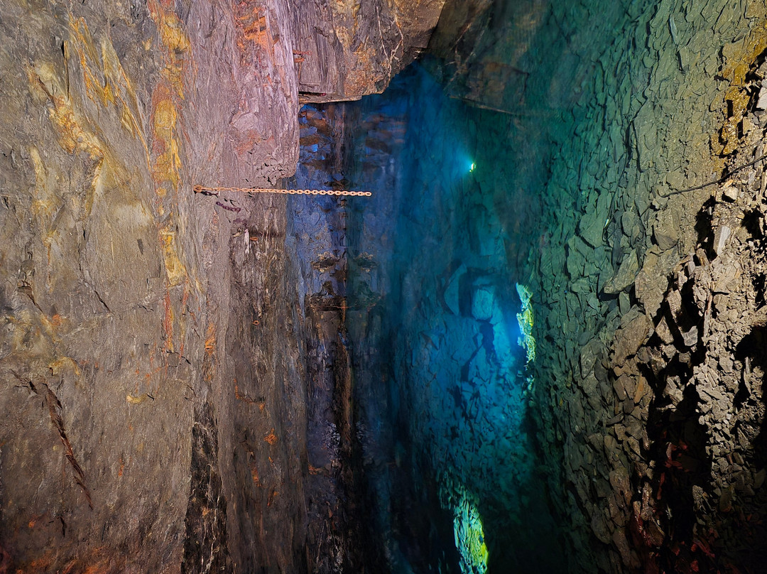Carnglaze Caverns-利斯卡德必去景点