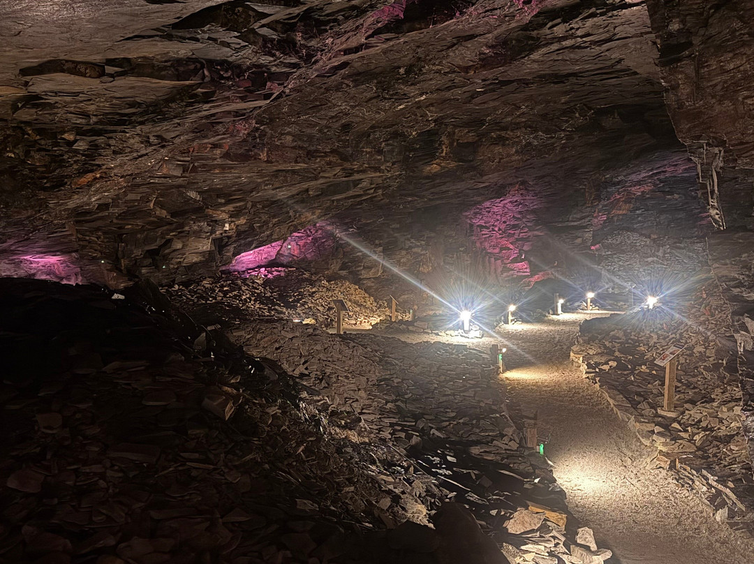 Carnglaze Caverns-利斯卡德必去景点