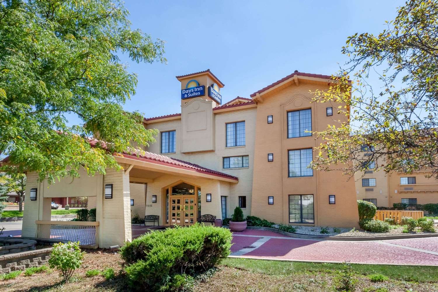 Days Inn & Suites by Wyndham Arlington Heights-官方
