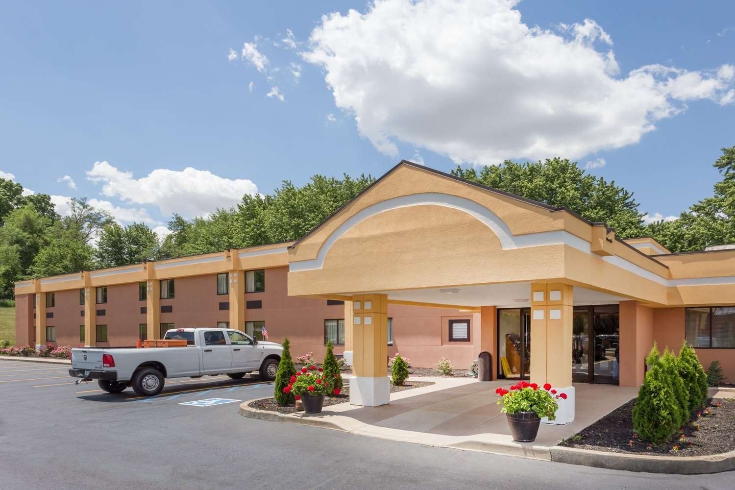 Super 8 by Wyndham Logansport-官方