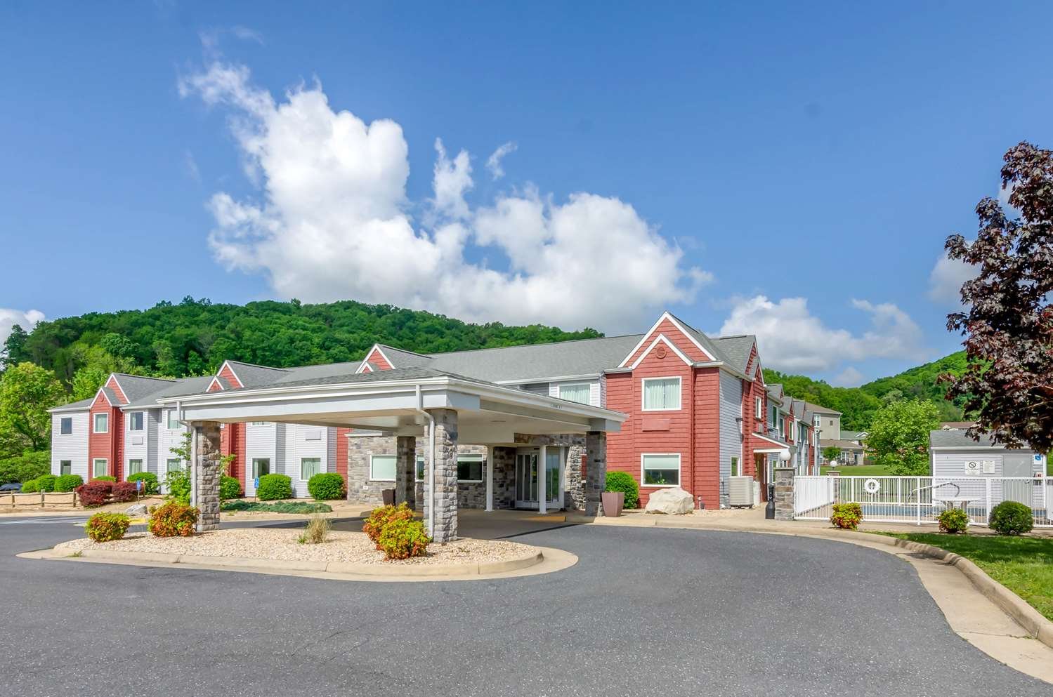 Clarion Pointe Staunton East-官方