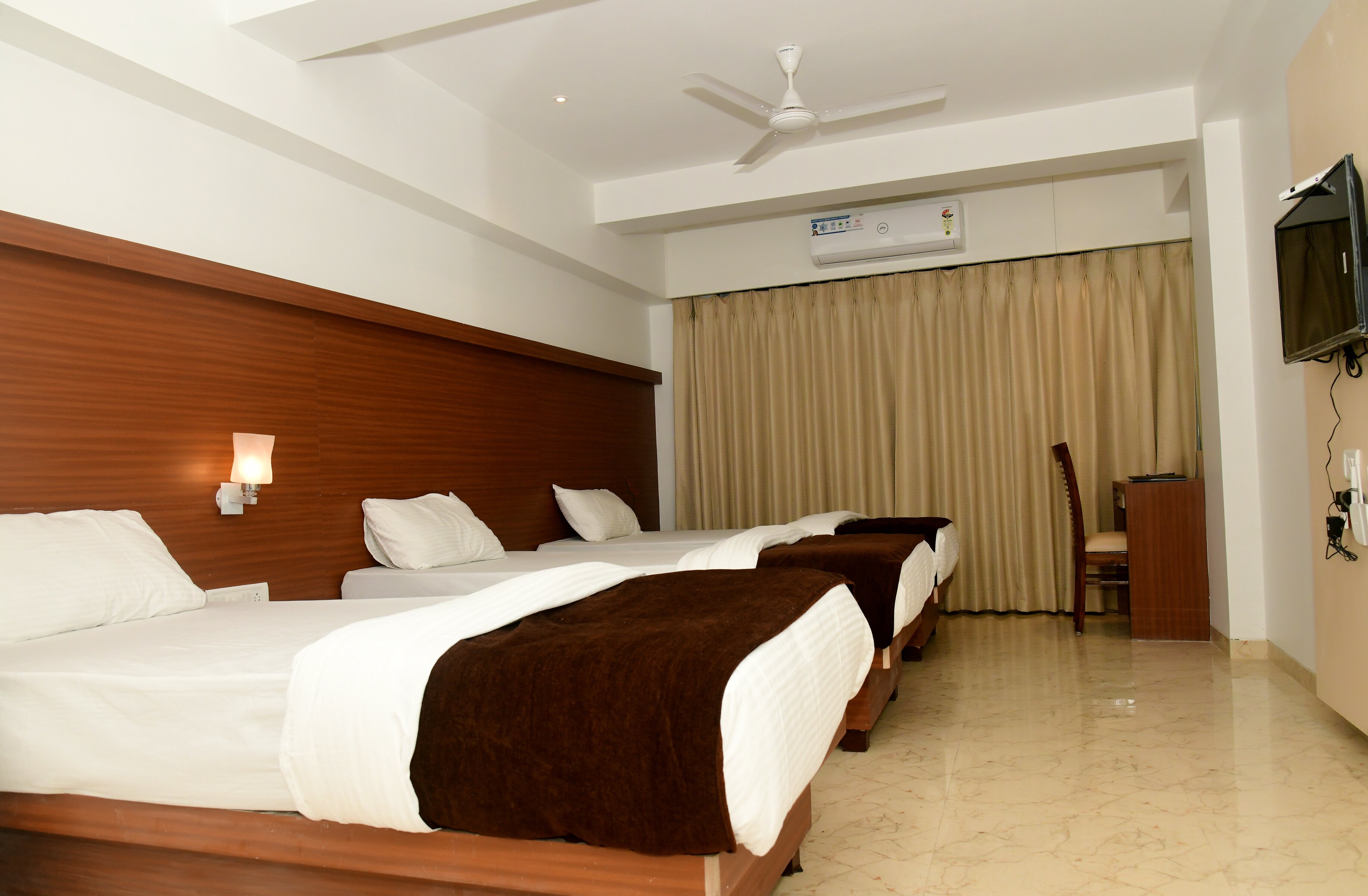 Hotel Monarch Center Point-官方