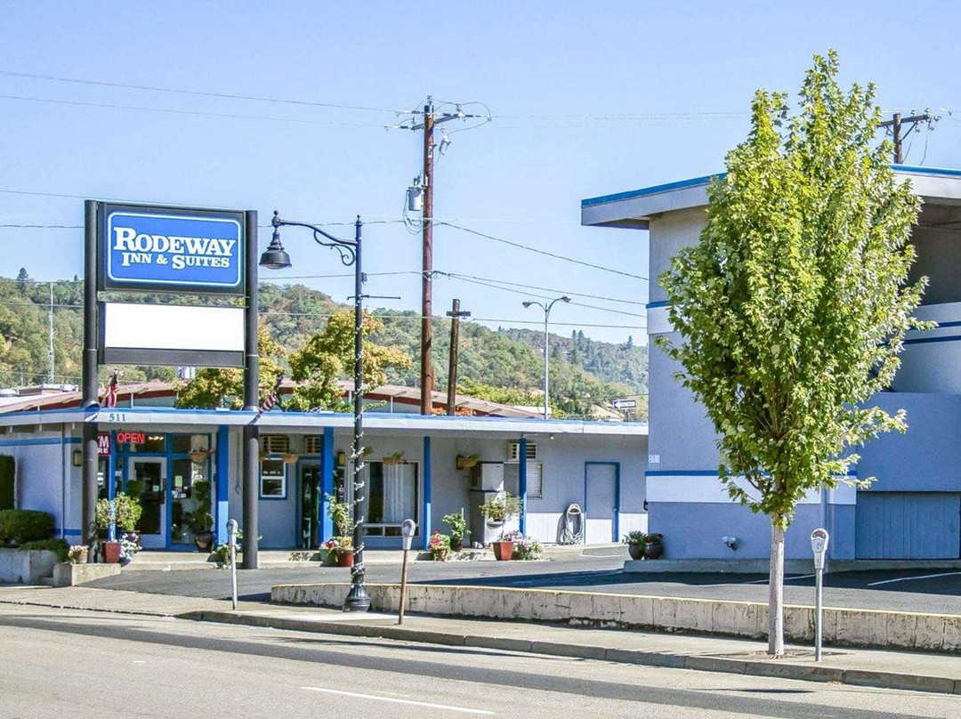 Rodeway Inn & Suites