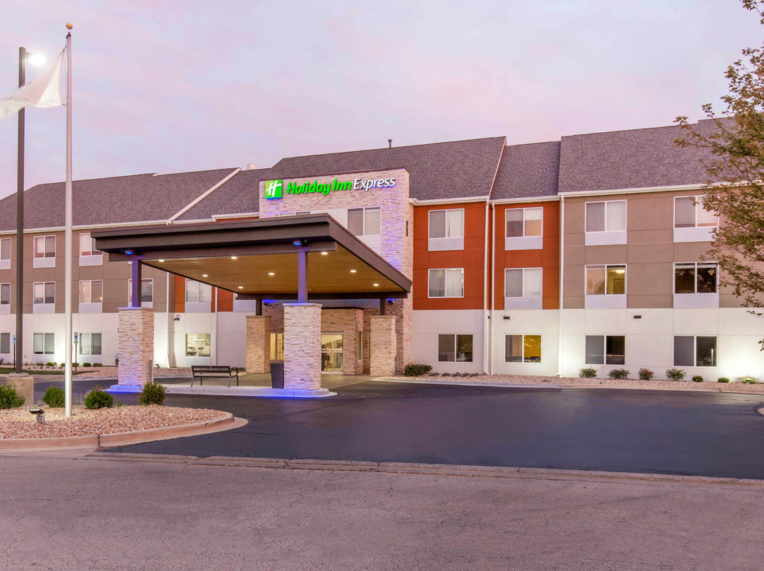 Holiday Inn Express & Suites Chicago West - St Charles By IHG主图
