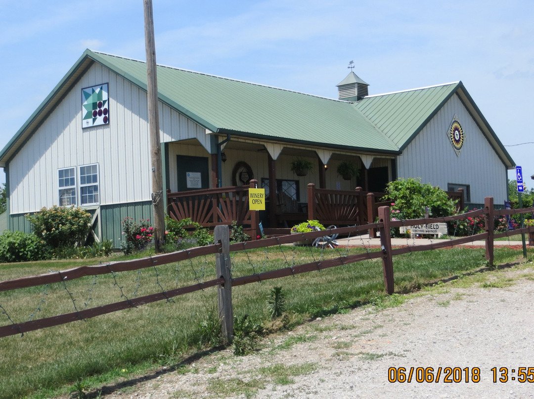 Basehor旅游景点-Holy-Field Vineyard & Winery