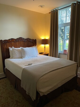The Manor on Front Bed and Breakfast主图