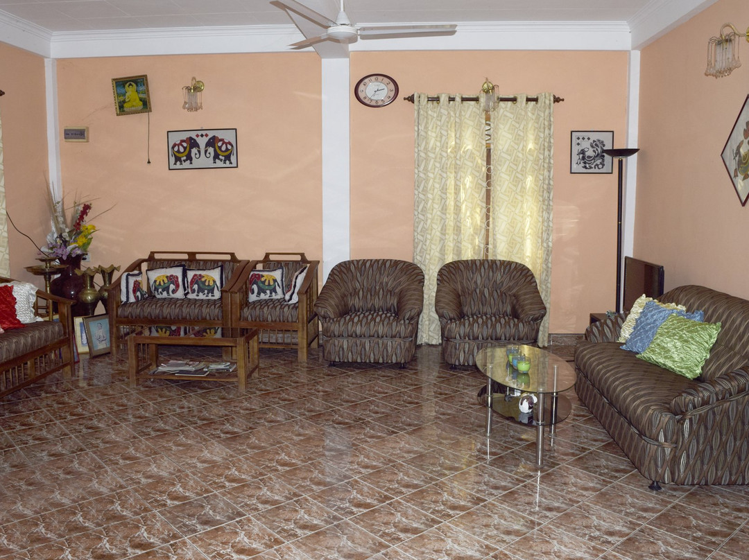 Home Stay - Hingurakgoda