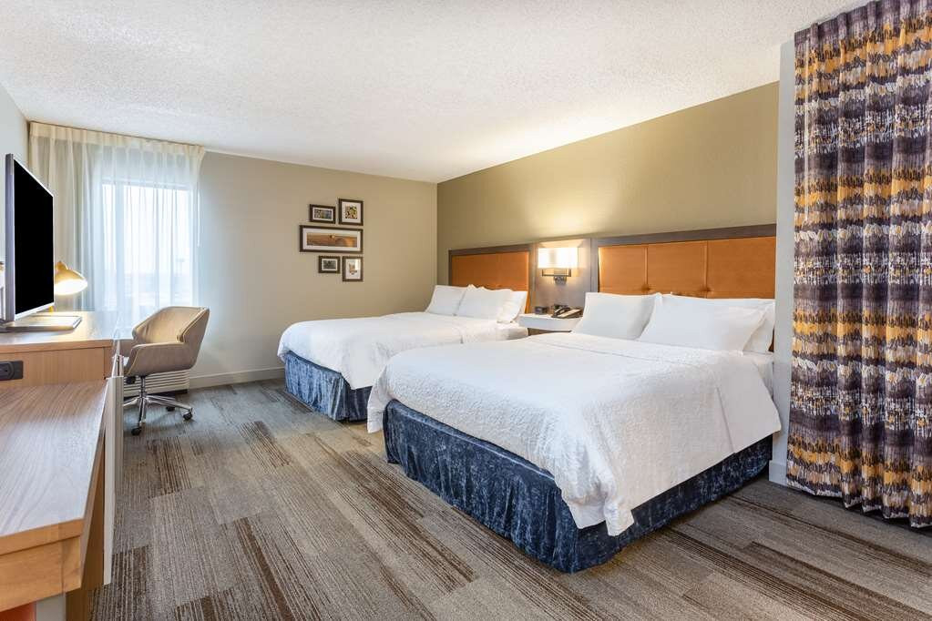 Hampton Inn Cedar Rapids South主图