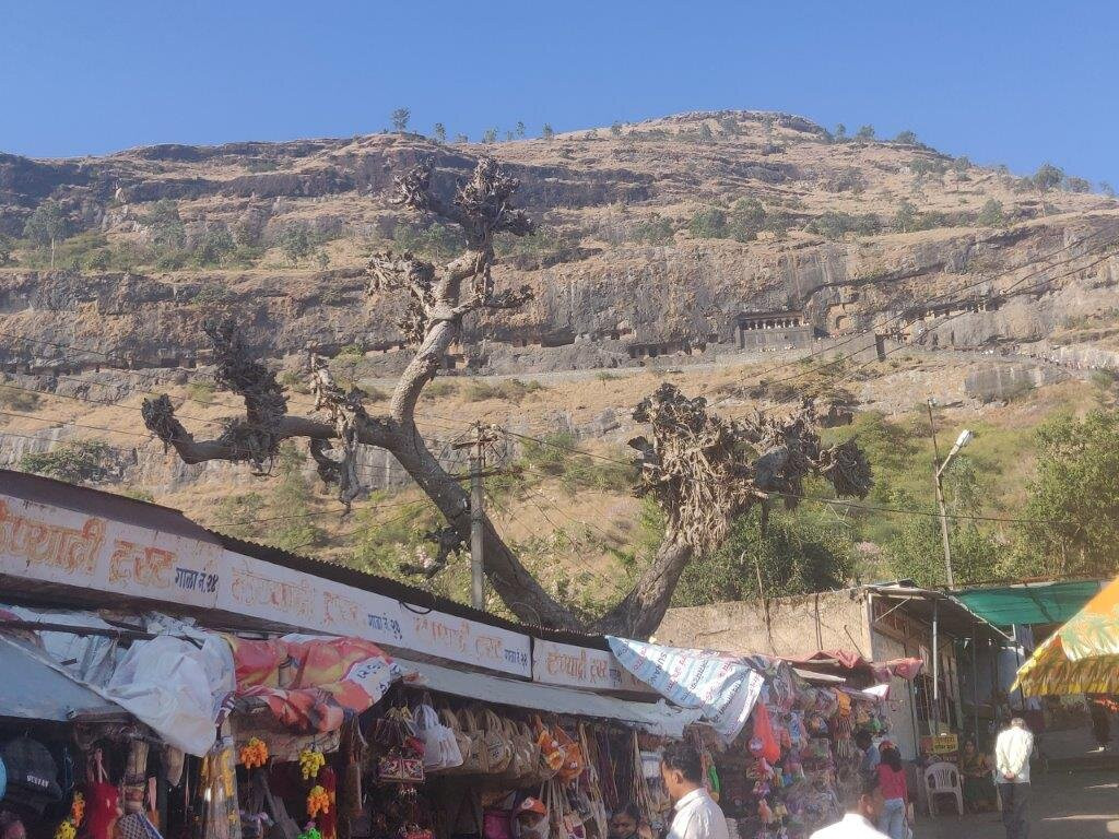 Lenyadri Caves景点图片