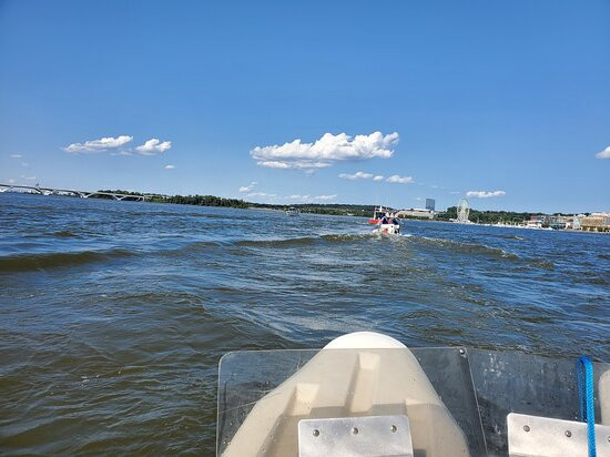 Monumental Boat Tours景点图片