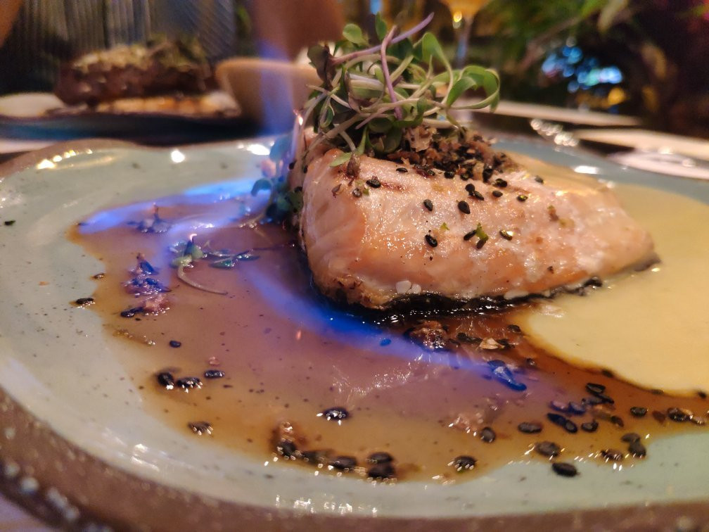 恩维加多餐馆和美食-Emmilia Gastrobar