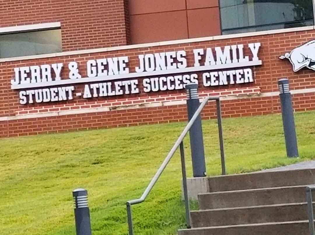 Farmington旅游景点-Jerry Jones/Jim Lindsey Hall of Champions Museum