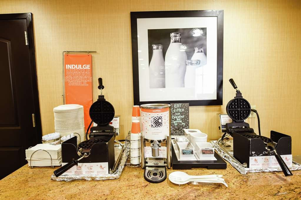 Hampton Inn & Suites Pine Bluff主图