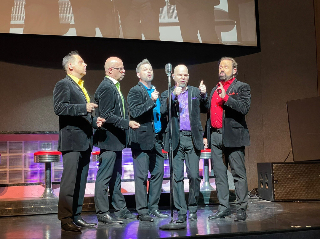 SIX-布兰森必去景点