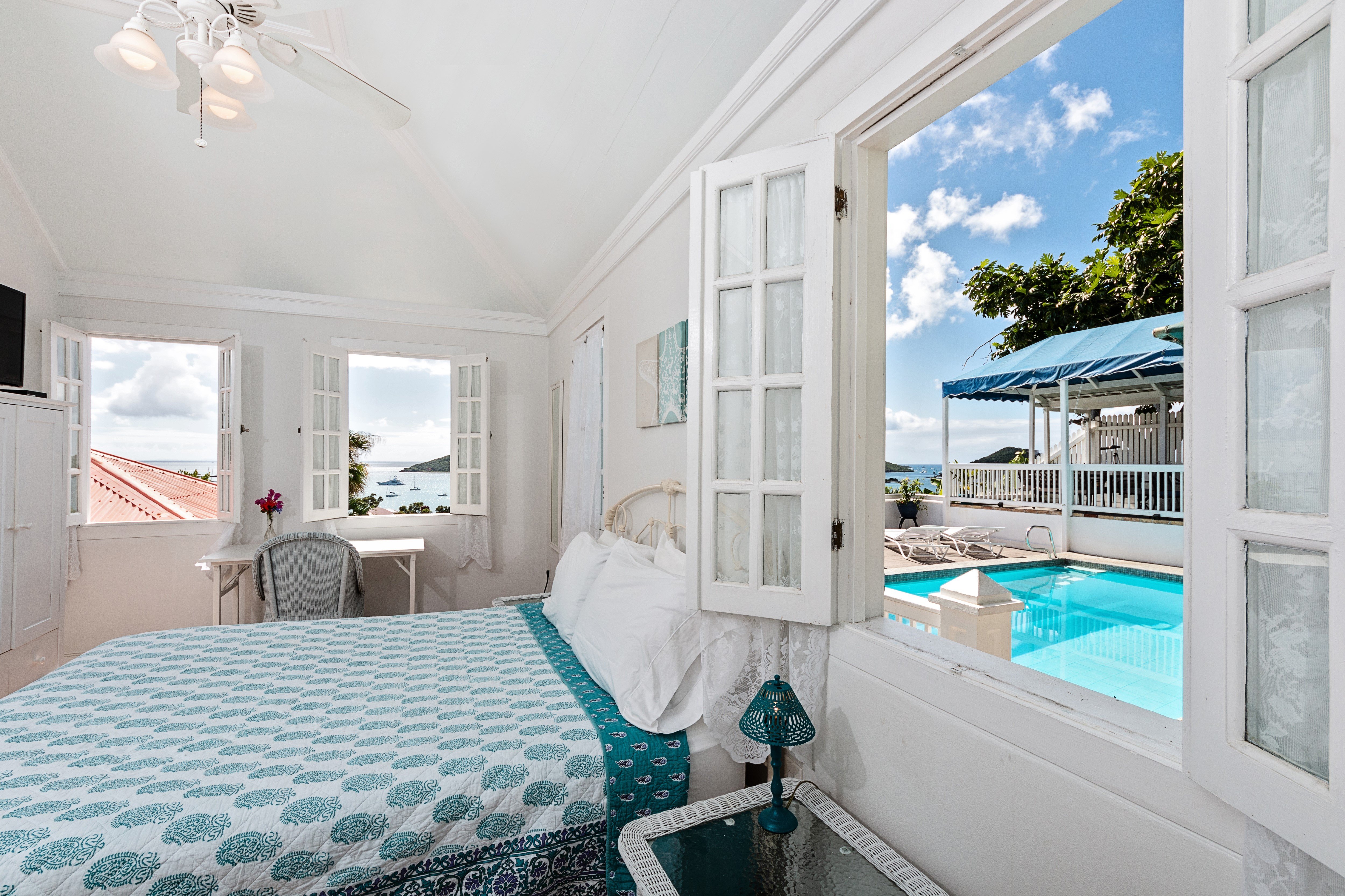 At Home In The Tropics-官方
