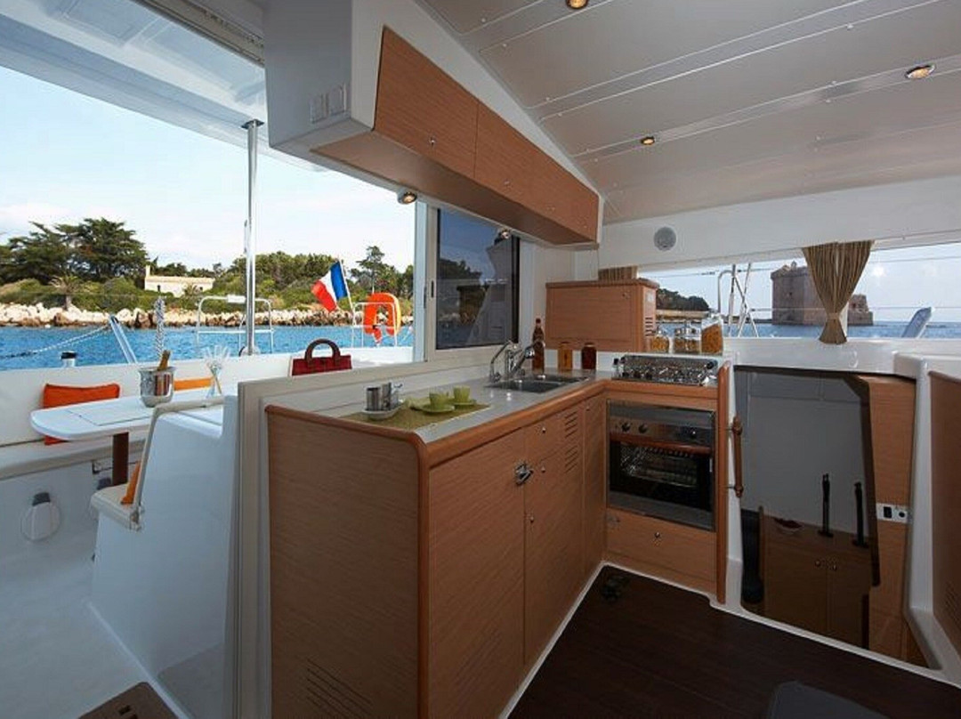 Lazy Lisbon Cruises - Lisbon Boat Rental-里斯本必去景点