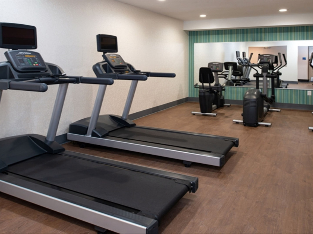 西辛辛那提快捷假日酒店主图