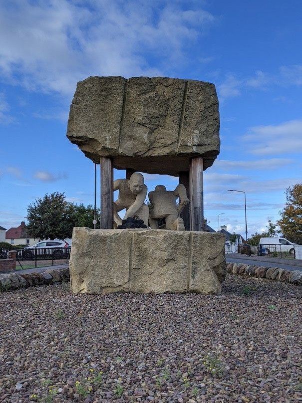 Miners' Memorial Sculpture景点图片