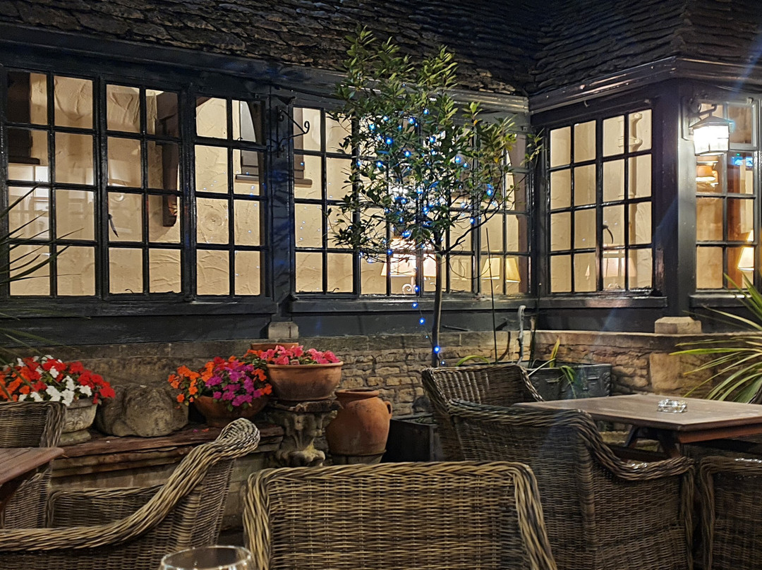 罗德布鲁熊酒店主图