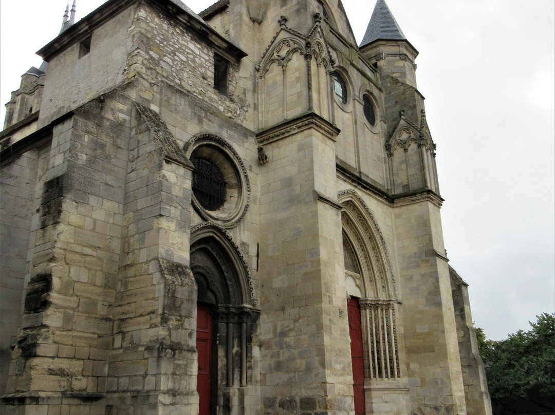 Eglise Saint Pierre Saint Paul-戈内斯必去景点