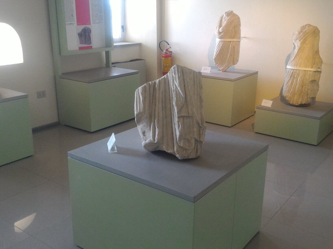 Museo Civico Archeologico e Pinacoteca Edilberto Rosa-Amelia必去景点