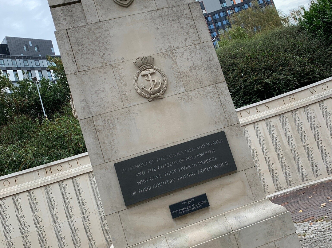 The Guildhall Square Cenotaph景点图片